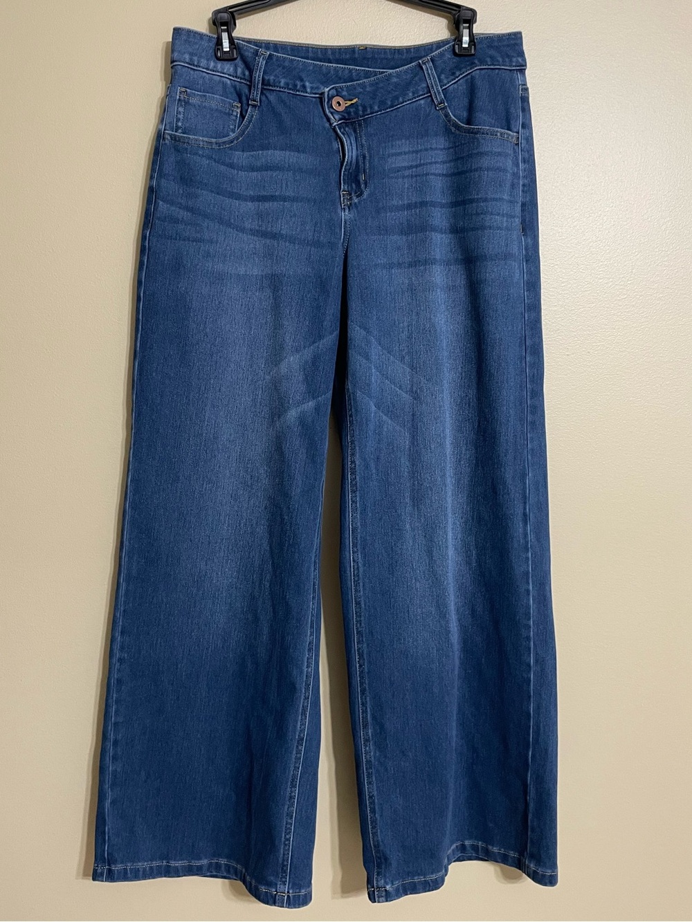 HALARA Wide‎ Leg Crossover Jeans dark wash size medium